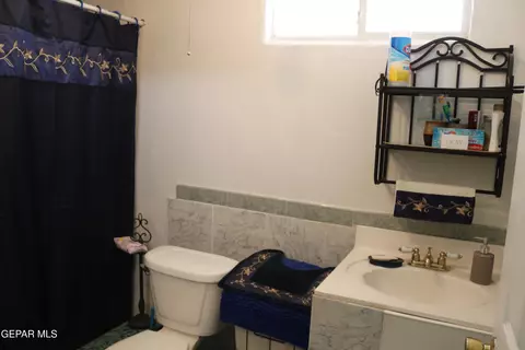 Bath - 19227 Tornillo Ave, Tornillo, TX 79853 photo 2 of 3