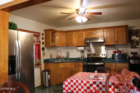 Kitchen - 19227 Tornillo Ave, Tornillo, TX 79853 photo 2 of 2