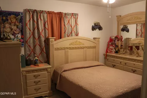 Bedroom - 19227 Tornillo Ave, Tornillo, TX 79853 photo 4 of 5