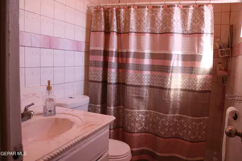 Bath - 19227 Tornillo Ave, Tornillo, TX 79853 photo 3 of 3