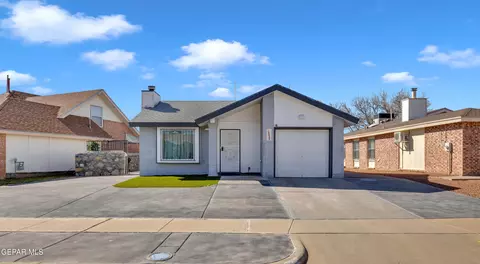 10945 Golden Pond Dr, El Paso, TX 79934