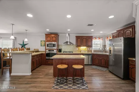 Kitchen - 12435 Sugden Rd, Clint, TX 79836 photo 2 of 4