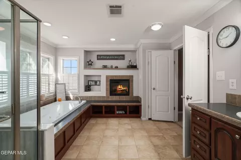 Bath - 12435 Sugden Rd, Clint, TX 79836 photo 5 of 6