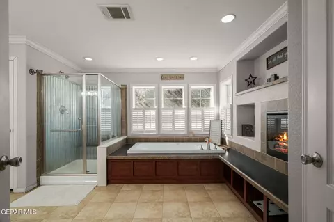 Bath - 12435 Sugden Rd, Clint, TX 79836 photo 2 of 6