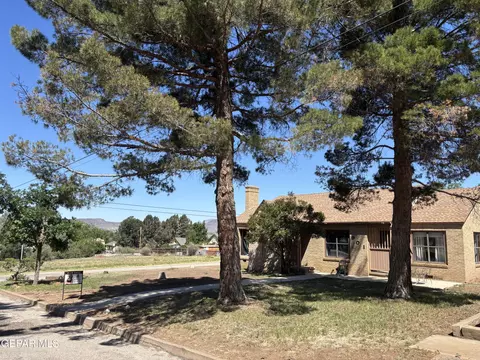 Exterior - 901 E Avenue B, Alpine, TX 79830 photo 7 of 9