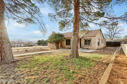 Exterior - 901 E Avenue B, Alpine, TX 79830 photo 2 of 9