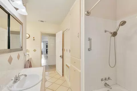 Bath - 901 E Avenue B, Alpine, TX 79830 photo 2 of 3