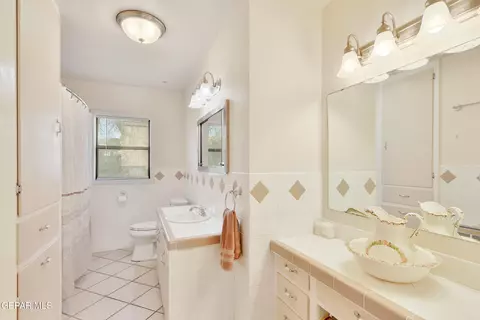 Bath - 901 E Avenue B, Alpine, TX 79830 photo 1 of 3