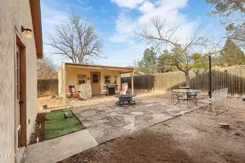 Exterior - 901 E Avenue B, Alpine, TX 79830 photo 3 of 9