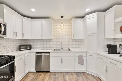 Kitchen - 901 E Avenue B, Alpine, TX 79830 photo 2 of 3