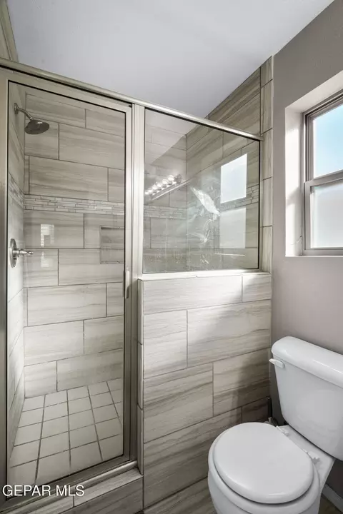 Bath - 15008 Method Ave, El Paso, TX 79938 photo 3 of 4