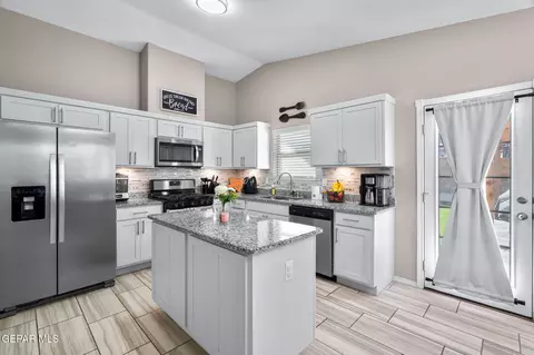 Kitchen - 15008 Method Ave, El Paso, TX 79938 photo 2 of 6