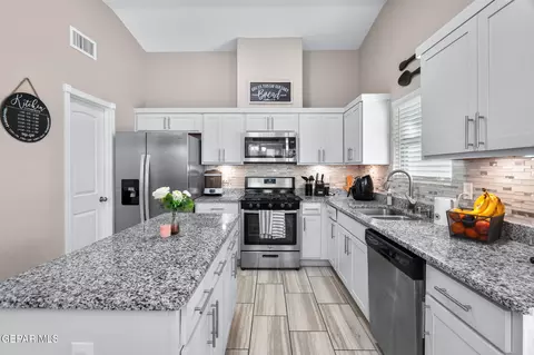 Kitchen - 15008 Method Ave, El Paso, TX 79938 photo 3 of 6