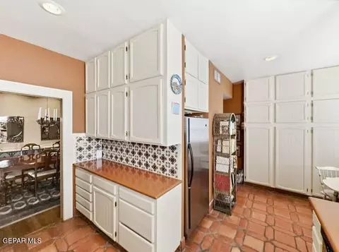 Kitchen - 520 Blacker Ave, El Paso, TX 79902 photo 3 of 7