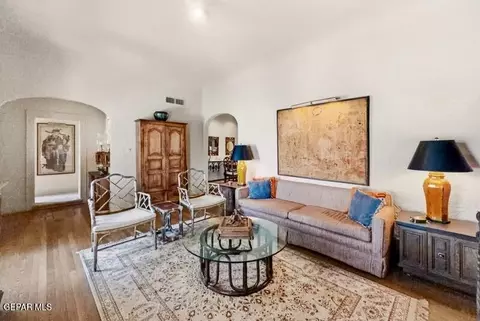 Living - 520 Blacker Ave, El Paso, TX 79902 photo 9 of 11
