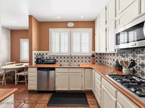 Kitchen - 520 Blacker Ave, El Paso, TX 79902 photo 6 of 7