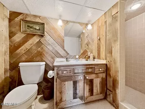 Bath - 520 Blacker Ave, El Paso, TX 79902 photo 1 of 7