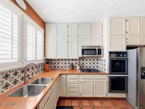 Kitchen - 520 Blacker Ave, El Paso, TX 79902 photo 1 of 7