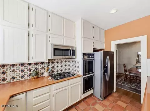 Kitchen - 520 Blacker Ave, El Paso, TX 79902 photo 2 of 7