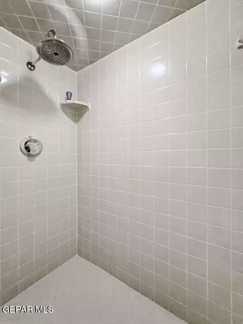 Bath - 520 Blacker Ave, El Paso, TX 79902 photo 7 of 7