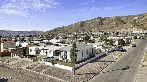 2919 N Raynor St, El Paso, TX 79930