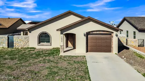 1093 Chris Forbes Cir, Socorro, TX 79927