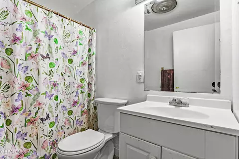 Bath - 501 S 8th St, Anthony, TX 79821 photo 3 of 3