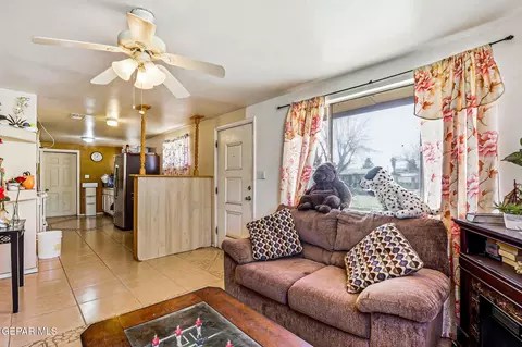 Living - 501 S 8th St, Anthony, TX 79821 photo 1 of 2