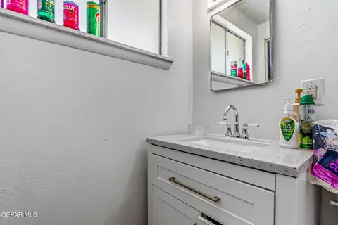 Bath - 501 S 8th St, Anthony, TX 79821 photo 2 of 3