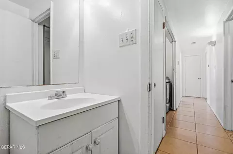 Entry Way - 501 S 8th St, Anthony, TX 79821 photo 2 of 2