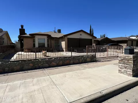 9957 Honey Locust Ln, El Paso, TX 79924