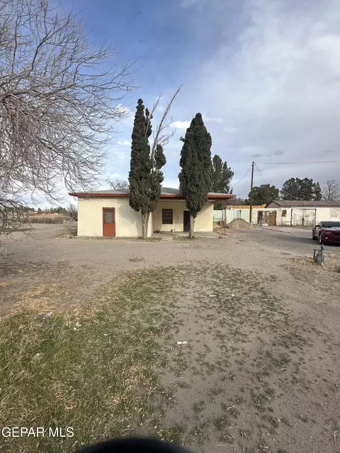 561 Buford Rd, Socorro, TX 79927