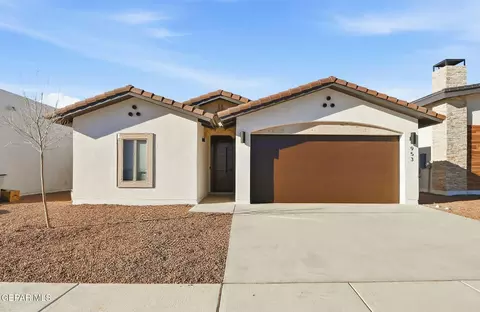 953 Ada Ln, El Paso, TX 79932