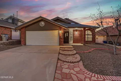 1425 John Phelan Dr, El Paso, TX 79936