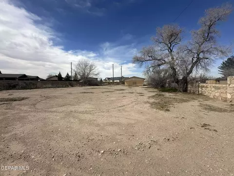 310 Place Rd, Socorro, TX 79927