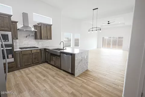 136 Peregrino Trl, Sunland Park, NM 88063