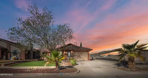 1887 Joan Francis Dr, El Paso, TX 79928