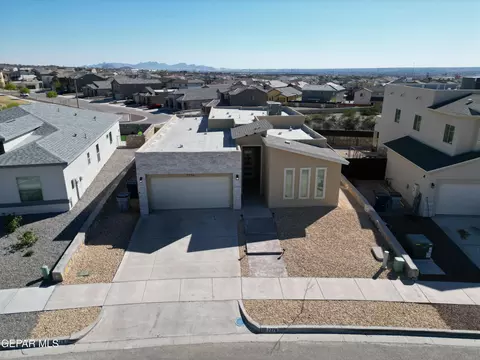 7776 Enchanted Park Dr, El Paso, TX 79911