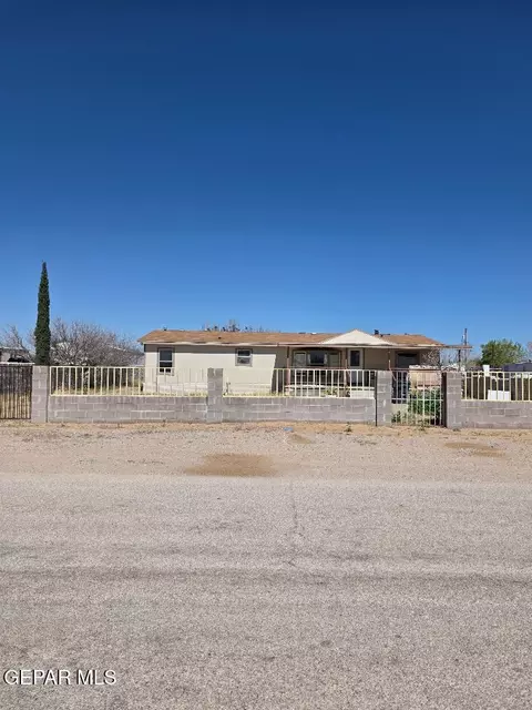15111 Gwendolyn Dr, El Paso, TX 79938
