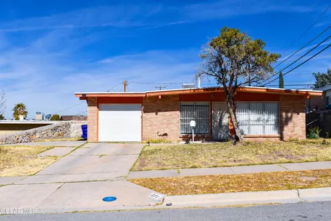 5372 Circus Ln, El Paso, TX 79912
