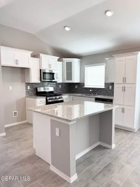 Kitchen - 1408 Lightning Sky Pl, El Paso, TX 79928 photo 1 of 3