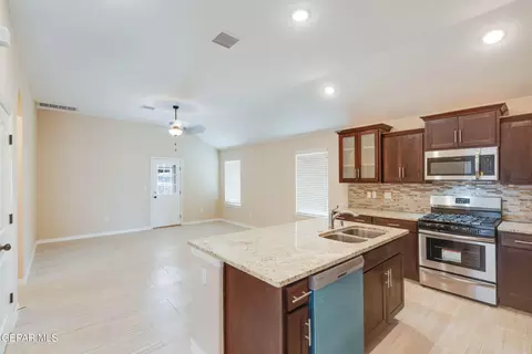 501 Caddo Ln, Clint, TX 79836 photo 13