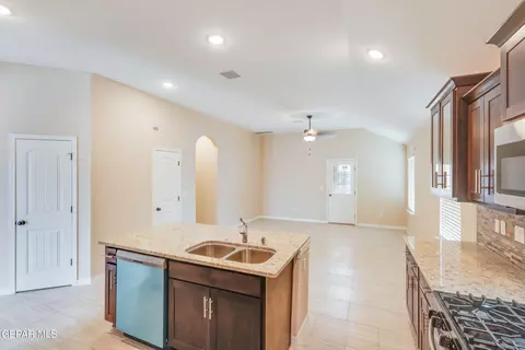 501 Caddo Ln, Clint, TX 79836 photo 19