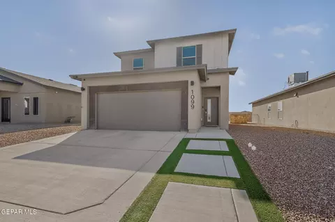 1099 Sky River St, Horizon City, TX 79928