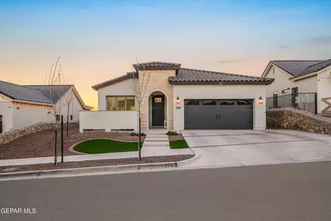825 Acton St, Horizon City, TX 79928