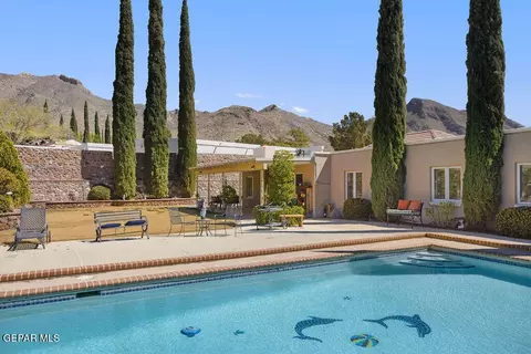 6025 Torrey Pines Dr, El Paso, TX 79912