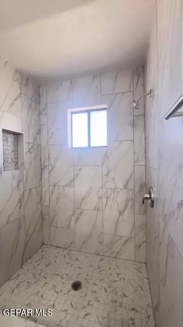 Bath - 7013 Echo Cliffs Dr, El Paso, TX 79912 photo 6 of 7
