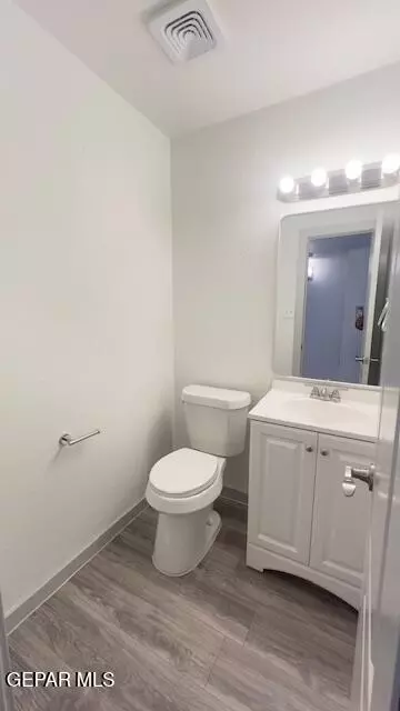 Bath - 7013 Echo Cliffs Dr, El Paso, TX 79912 photo 1 of 7