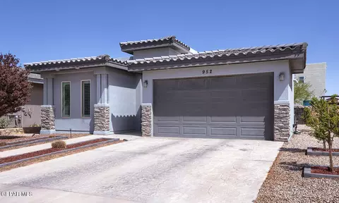 952 Rothbury St, El Paso, TX 79928