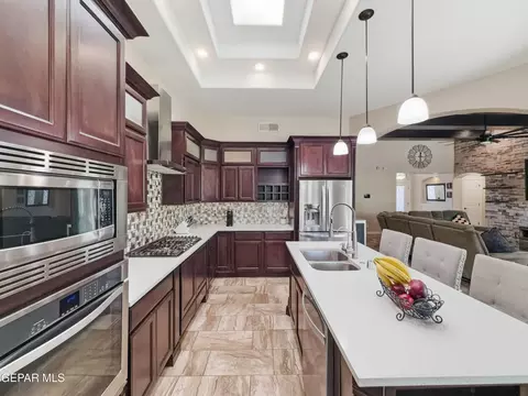 Kitchen - 1024 Maximo St, El Paso, TX 79932 photo 7 of 7